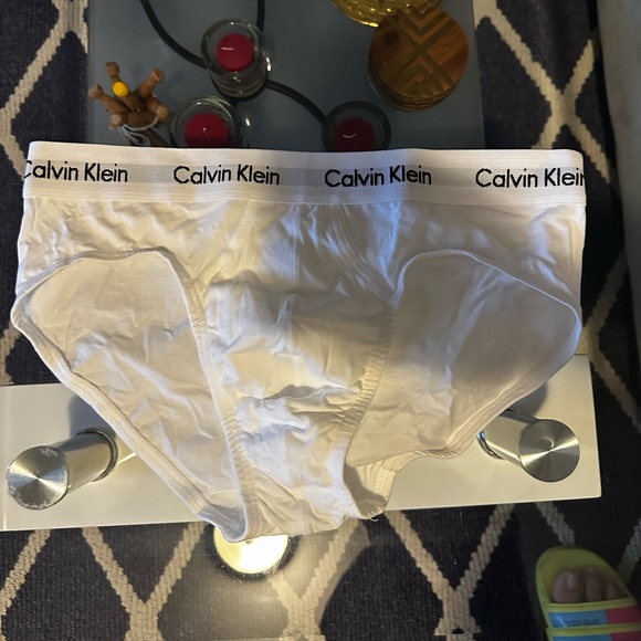 New Calvin Klein - Picture 2 of 8